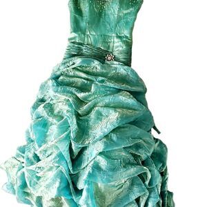 𝅺gorgeous dress